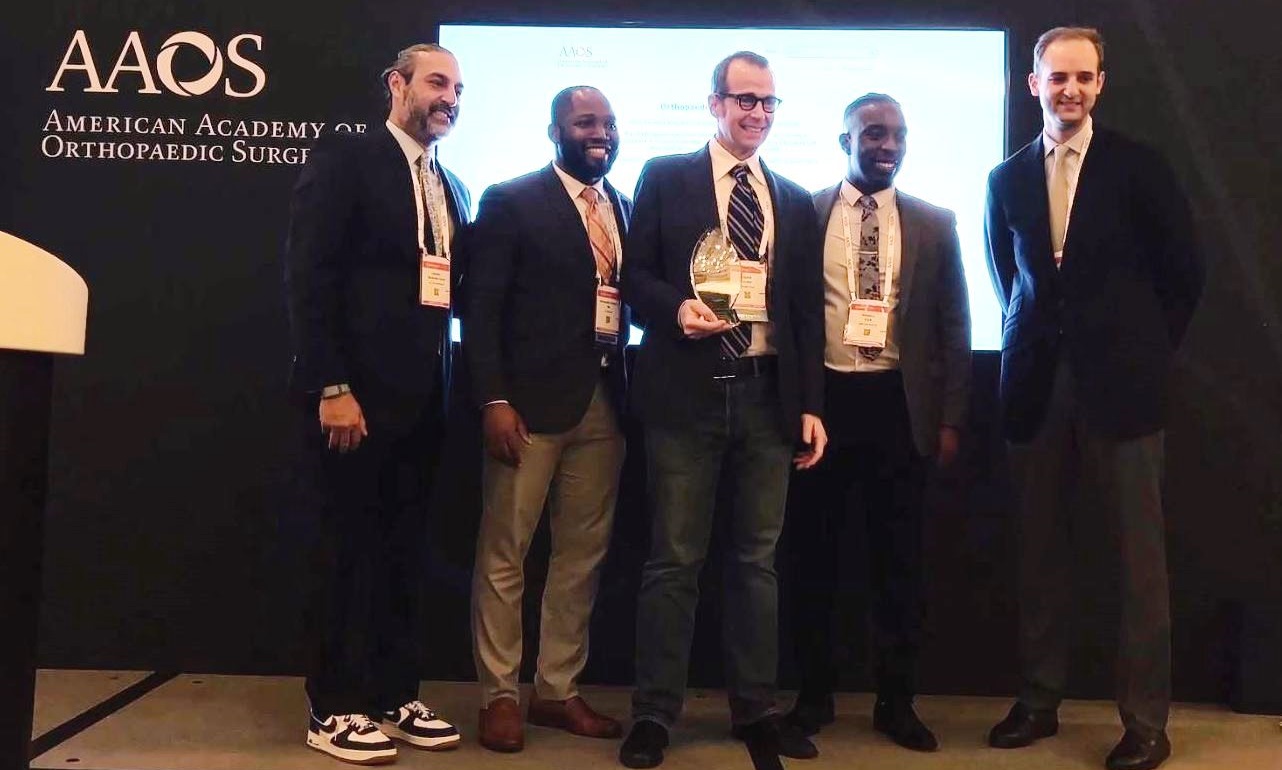 La premiazione del prof. Cesare Faldini all'American Academy of Orthopaedic Surgeons 2025