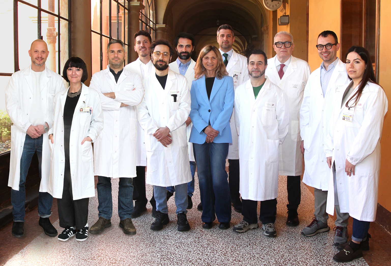 La direttrice scientifica del Rizzoli Milena Fini (al centro) insieme ai ricercatori e clinici dei progetti finanziati di ricerca finalizzata